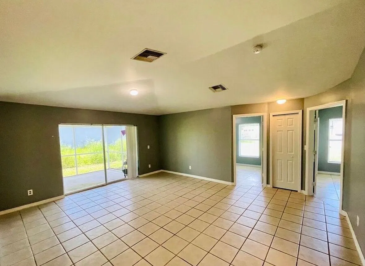 138 Gilbert Ave S - 138 Gilbert Avenue S — Photo 2