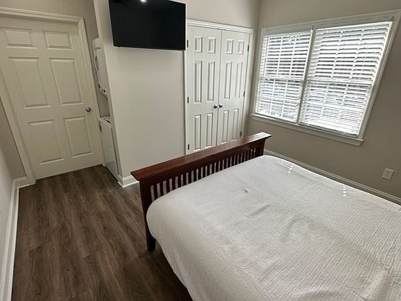 4th image of 621 Green St #17780051