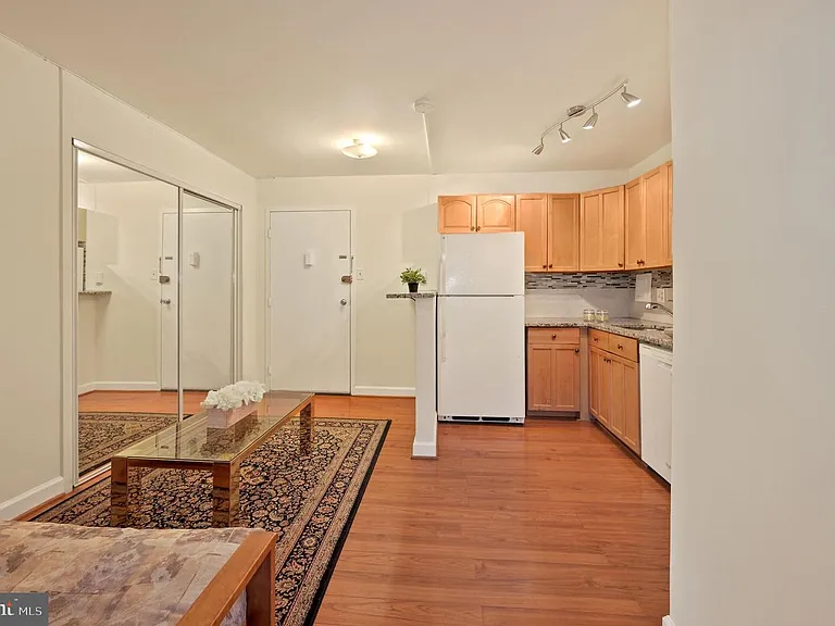 2401 Washington Cir NW #H-803 — Photo 10