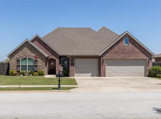 4846 W Wales Dr, Fayetteville, AR 72704