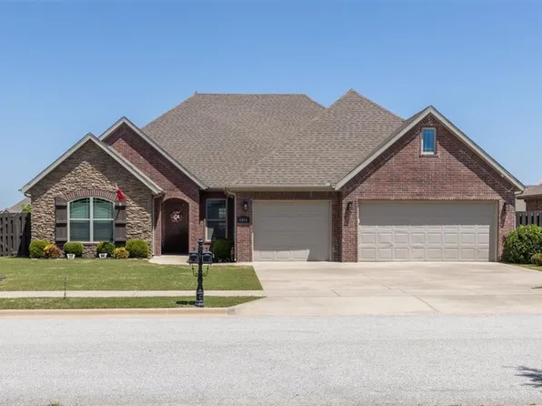 4846 W Wales Dr, Fayetteville, AR 72704
