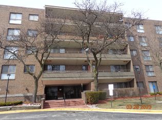 5 E Carriageway Dr PENTHOUSE 2, Hazel Crest, IL 60429