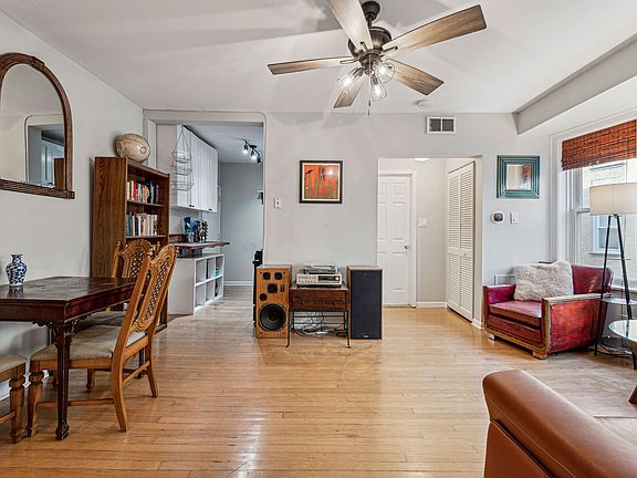 5th image of 4240 N Clarendon Ave APT 302S