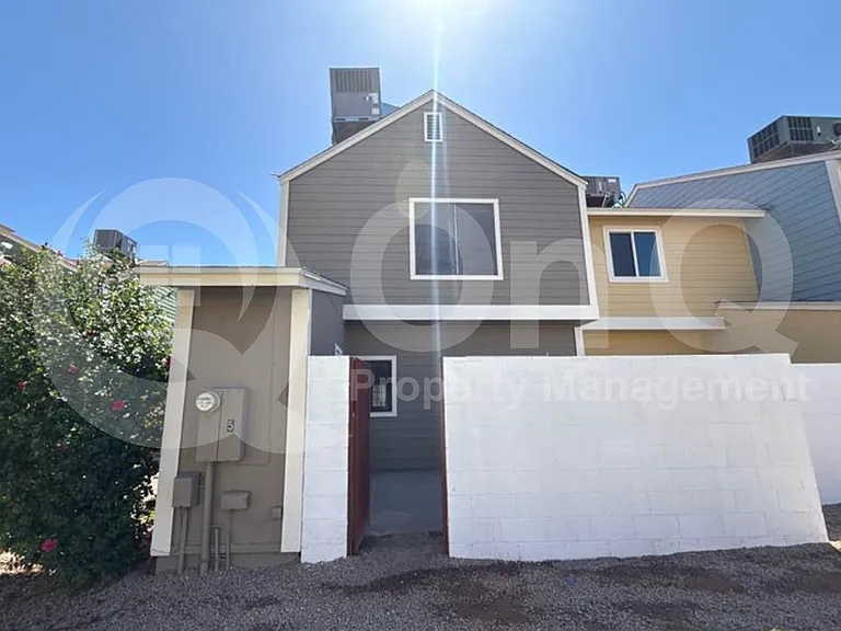 1970 N Hartford St #5 — Photo 18