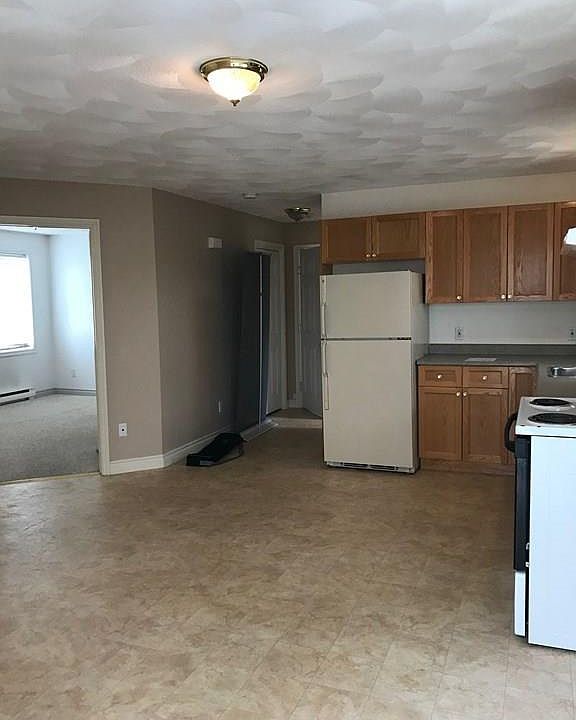 2nd image of 487 Humphrey St #0