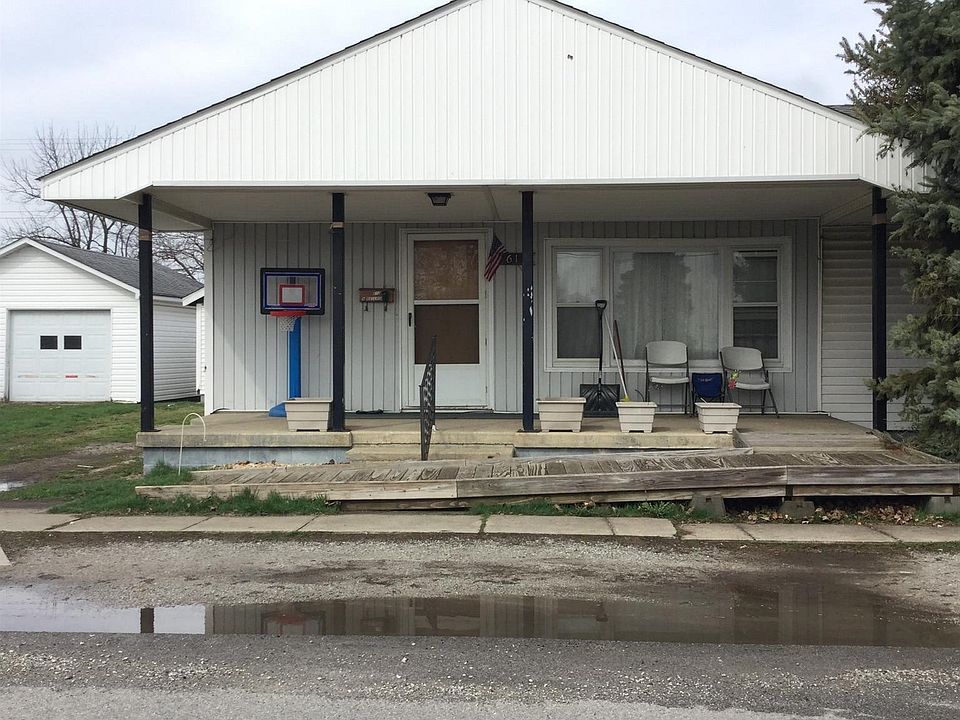 1st image of 610 N Railroad St
