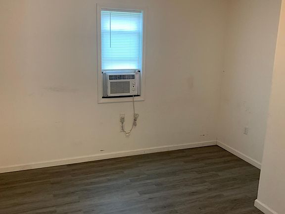 5th image of 3422 Walker Rd