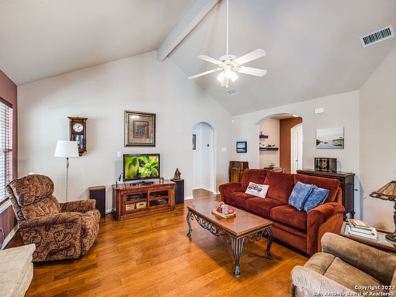 4th image of 933 MISTY WATER LN
