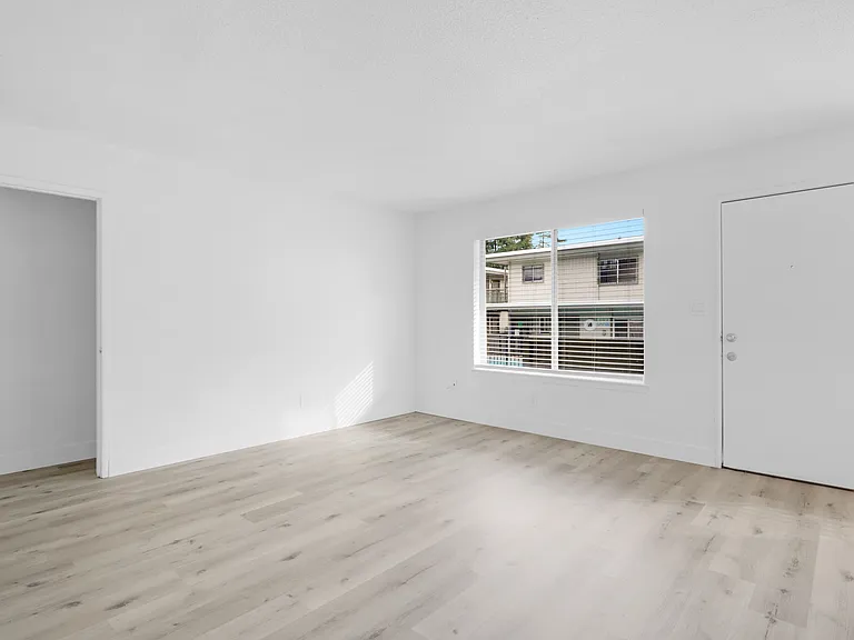 Shelfield Apartments — Photo 34