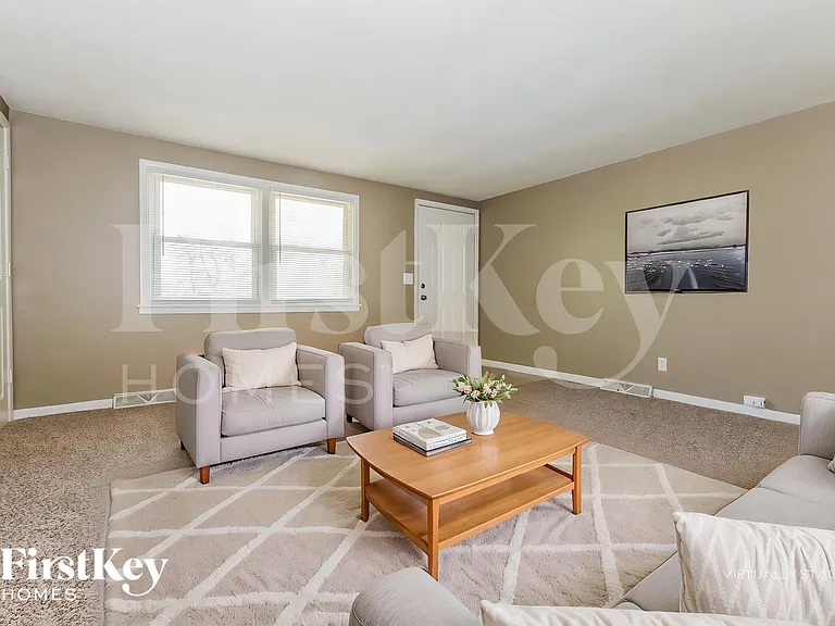 5042 N Bellaire Ave — Photo 4