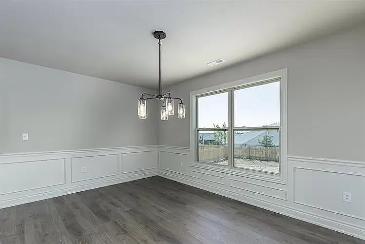 1905 Kenilworth Dr — Photo 13