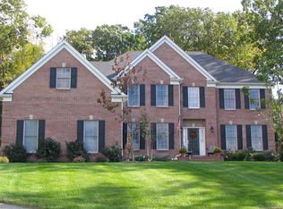 1 Bradley Ct, Green Brook, NJ 08812