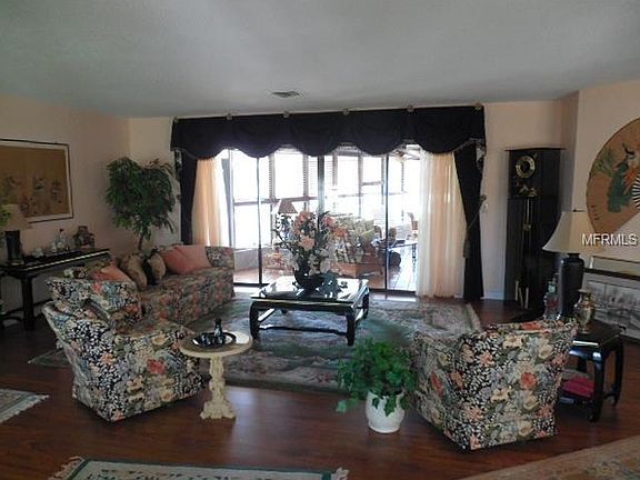 3rd image of 316 Oakwood Cir