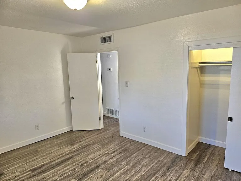 1725 W Vogel Ave #4 — Photo 6