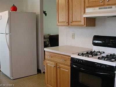 3rd image of 828 Rosewood Dr