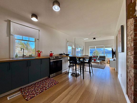 3rd image of 609 Glen Rd