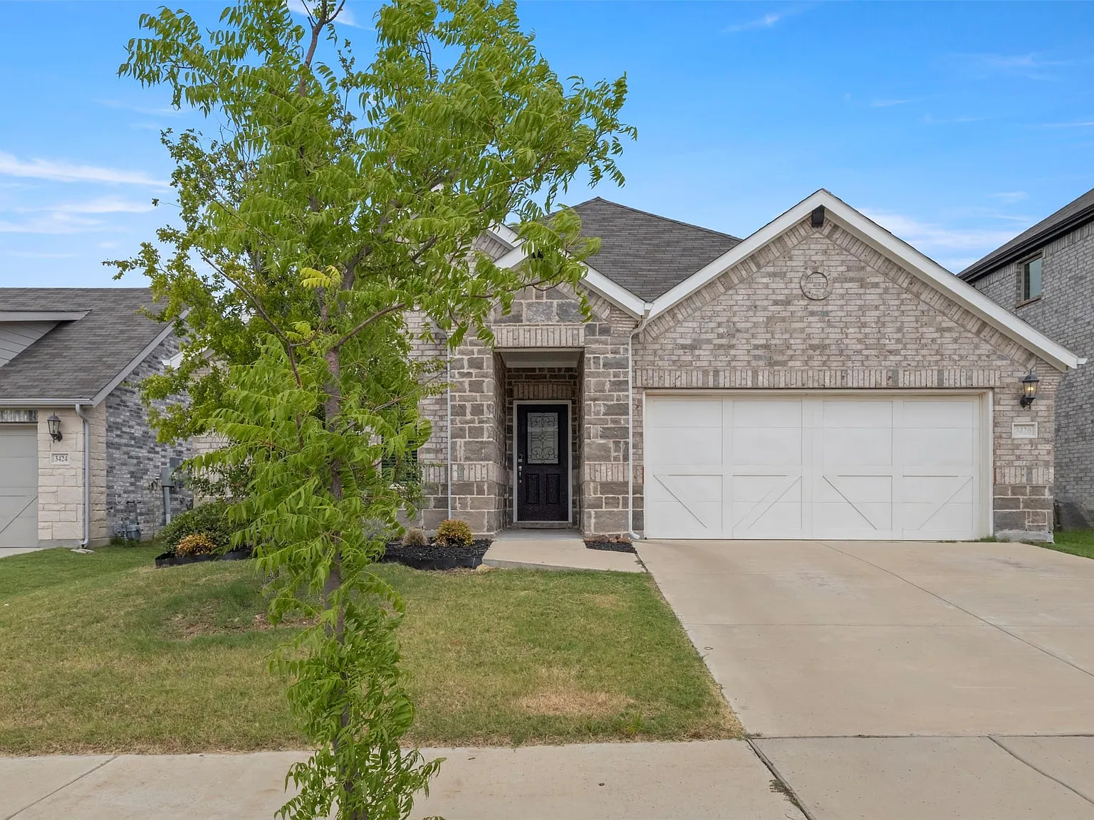 4 bed, 3.0 bath, 2260 sqft, $2,600 — Photo 1