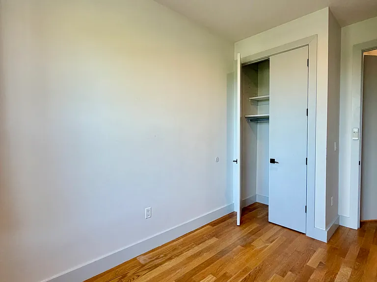 239 Scholes St #2F — Photo 5