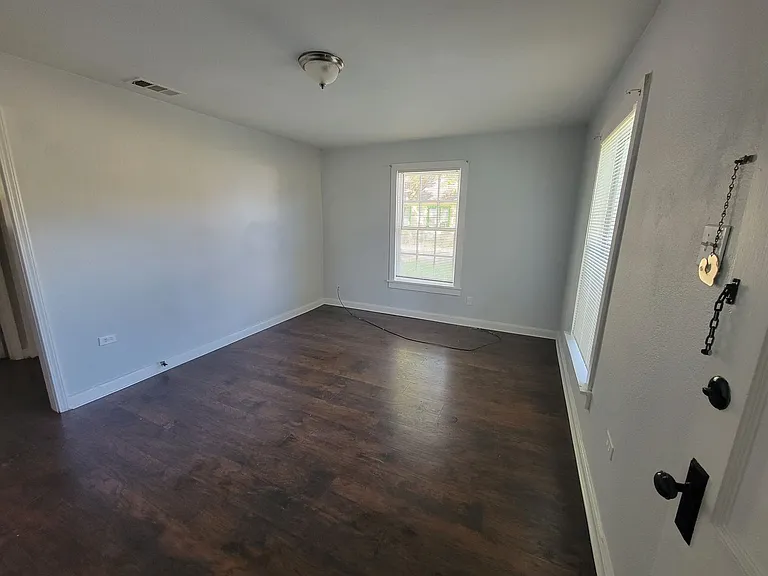 918 Preston St — Photo 17