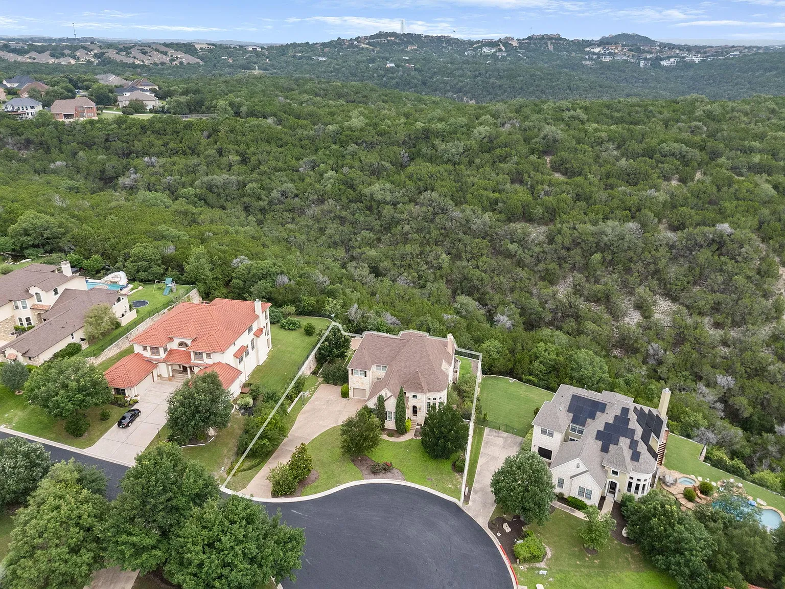 5 bed, 4.5 bath, 7864 sqft, $10,000 — Photo 4
