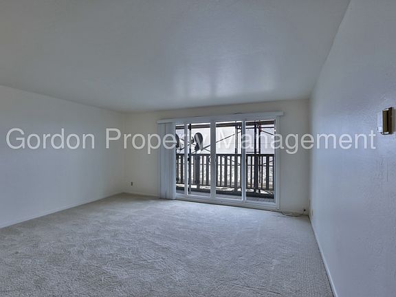 4th image of 821 Burnett Ave APT 01