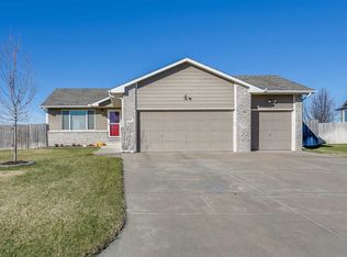 1809 N McRae Dr, Goddard, KS 67052