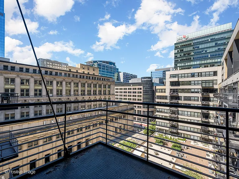 130 S Canal St #820 — Photo 7
