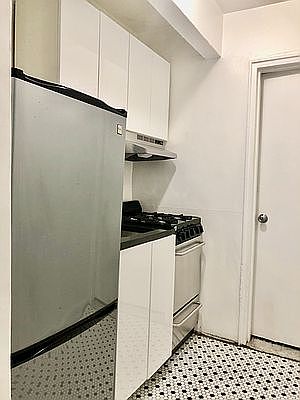 4th image of 343 W 21st St APT 3D
