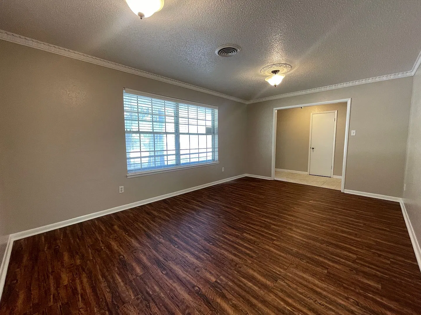 Available Now 3 Bedroom 2 Bath Home In River Oaks Area — Photo 2