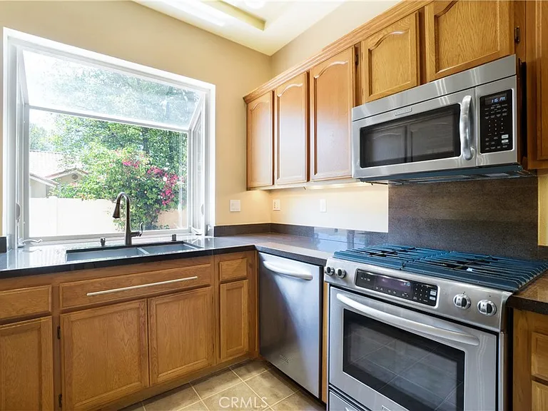 3055 E Hillcrest Dr — Photo 8