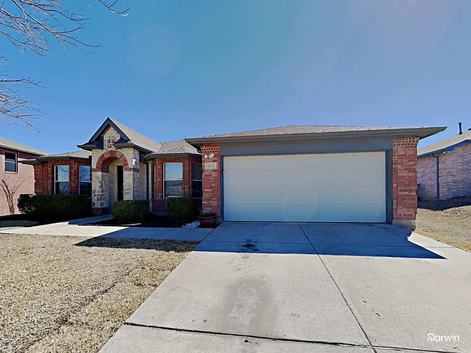 4 bed, 2.0 bath, 2484 sqft, $2,565 — Photo 1