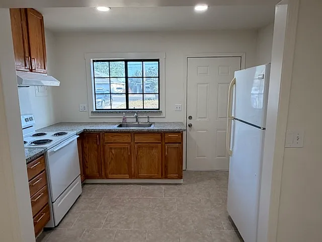 1813 Richard Way #1 — Photo 6