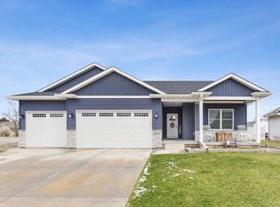 512 W Meadow Ln, Walcott, IA 52773