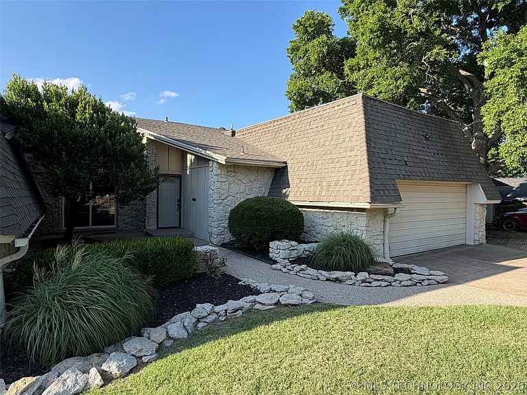 3925 E 60th Pl — Photo 1