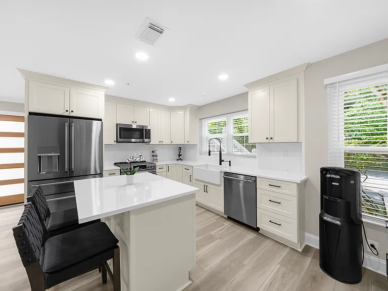 5061 Avalon Dr — Photo 11