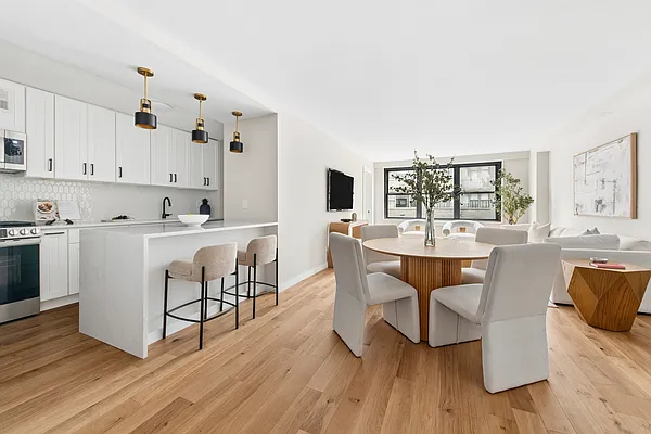 Living room, photo 2