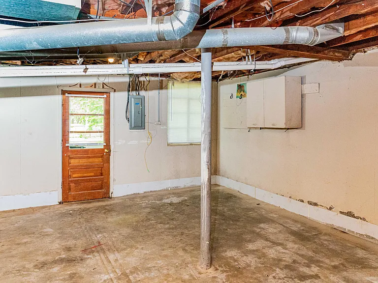 657 Montclair Dr — Photo 23