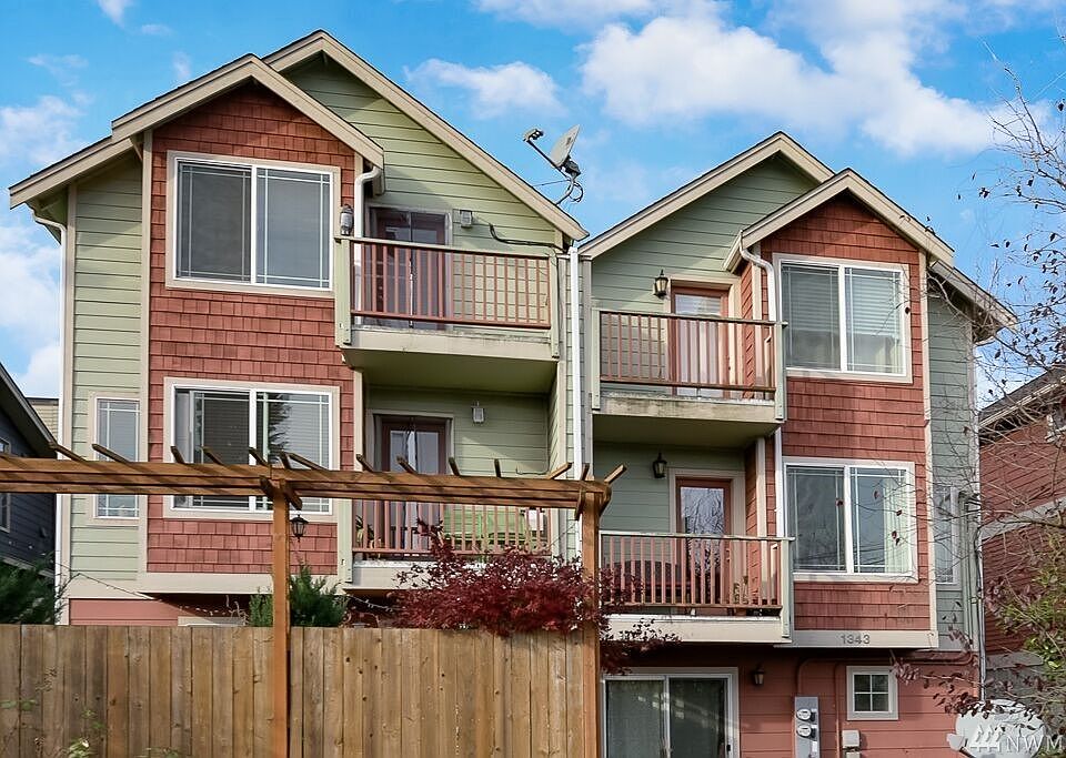 Great North Beacon Hill location close to Downtown shopping, Safeco Field, Amazon, Swedish Hospital, China Town and so much more.