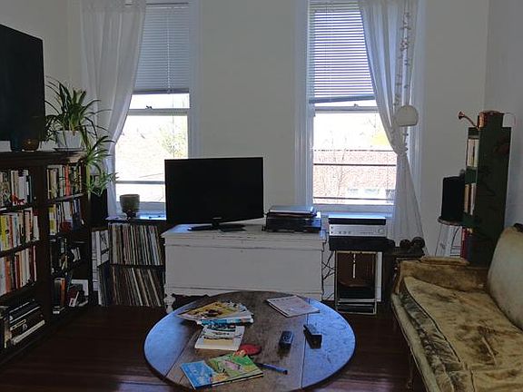 3rd image of 2856 N Hamlin Ave APT 3B