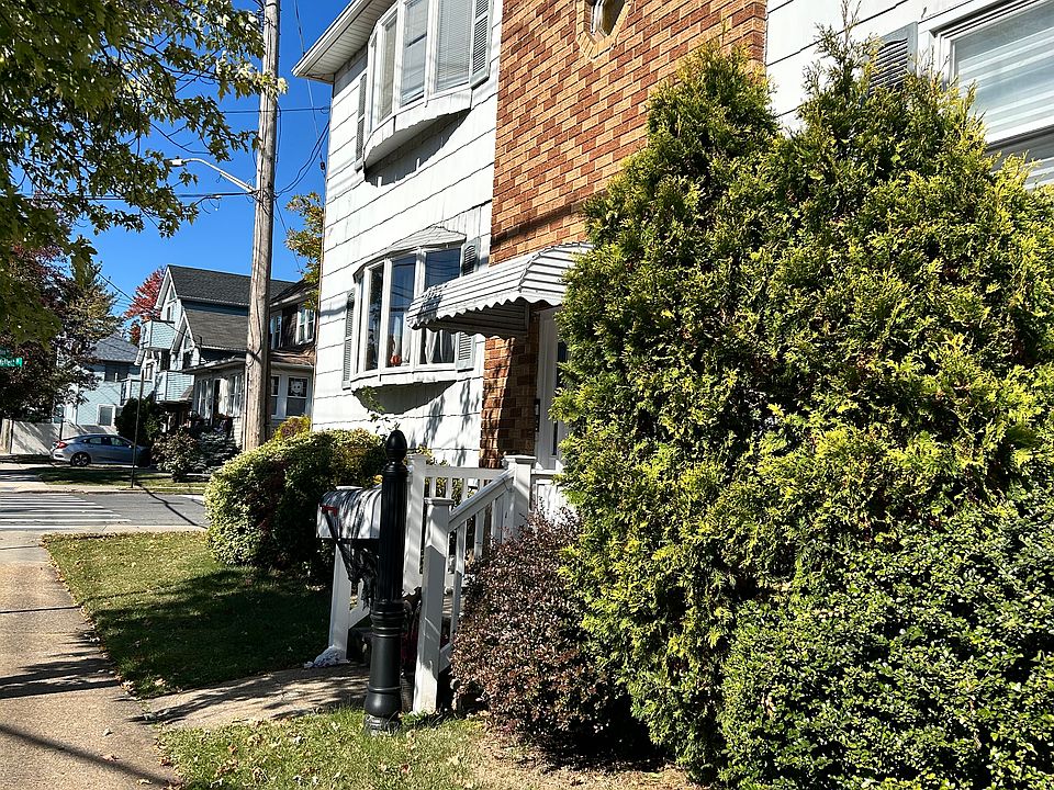 1st image of 110 Moffett St #2