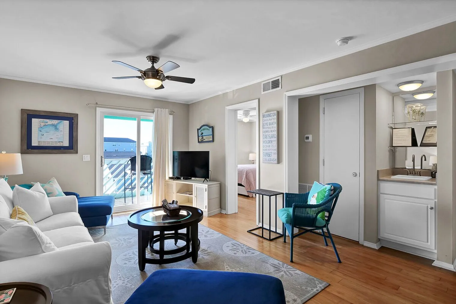 2 bed, 2.0 bath, 9149 sqft, $2,959 — Photo 2