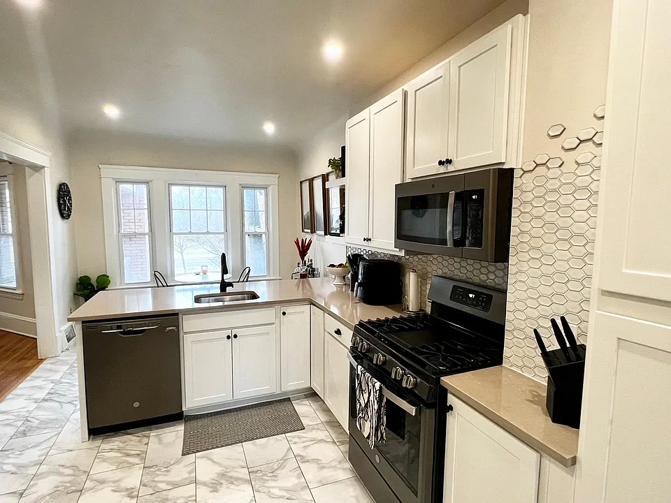Open foot print with plenty of storage and counter space