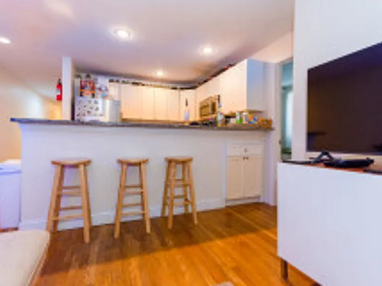 56 Egmont St #6 — Photo 2