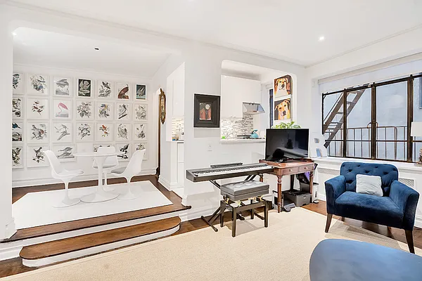 Sold by Bank Neary | media 3