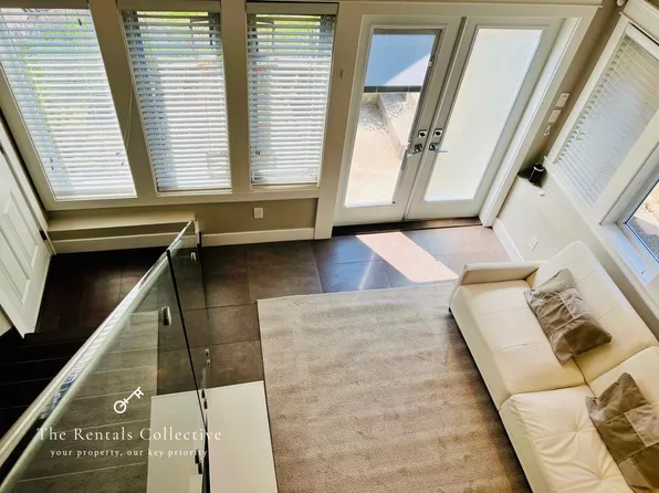 29 W 41st Ave #D, Vancouver, BC V5Y 2R8