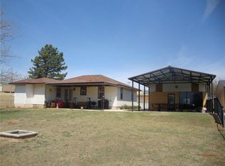 21302 E 989th Rd, Foss, OK 73647