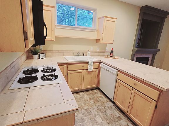 3rd image of 7101 SE Sterling Ln