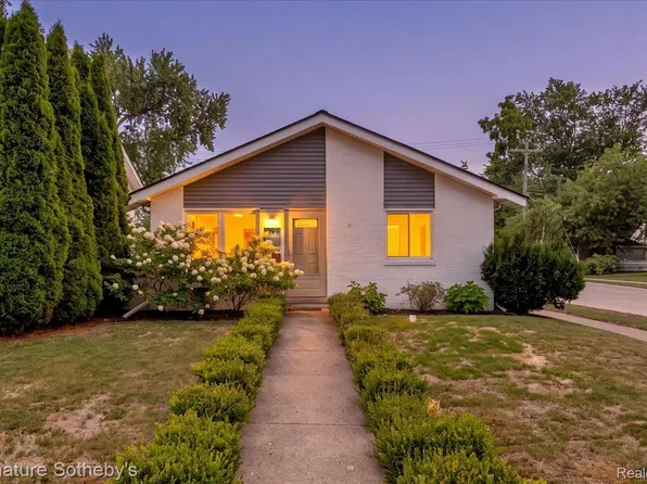 1099 Eaton Rd, Berkley, MI 48072