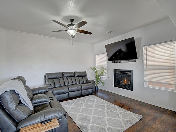 4th image of 932 Villarrica St NW