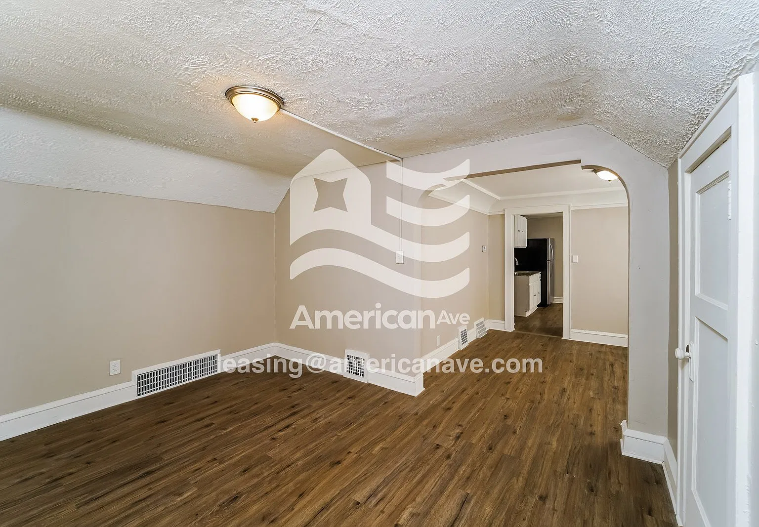 2 bed, 1.0 bath, 947 sqft, $1,046 — Photo 3